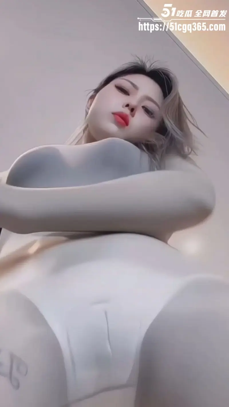 快手40万粉丝女网红 猫儿 骚舞大秀 连体灰丝随着音乐节奏扭动淫体 骆驼趾忽隐忽现挑逗至极！ 图6