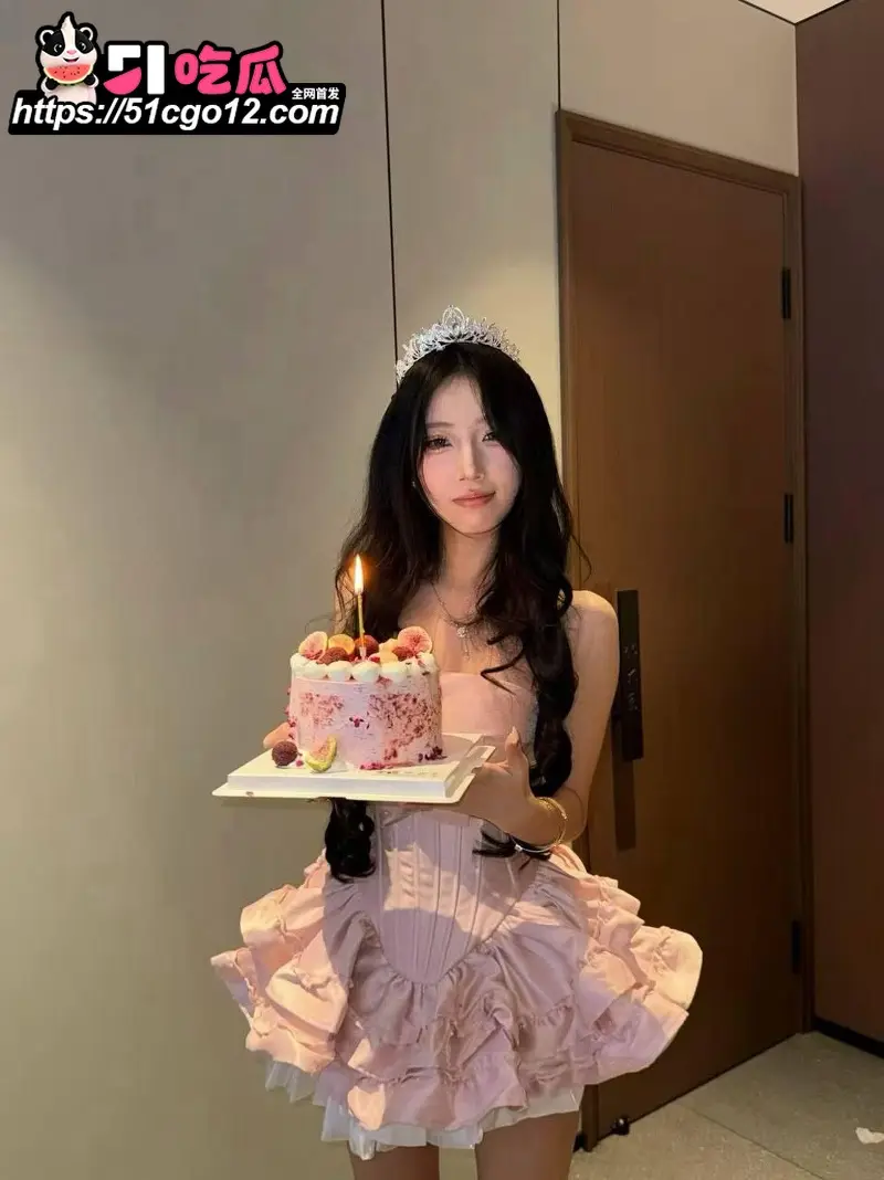 潍坊卖淫女 孟子谦 不雅视频第三弹 八百一次两千内射 任由多姿势蹂躏 深喉口爆乖乖吞精! 图1