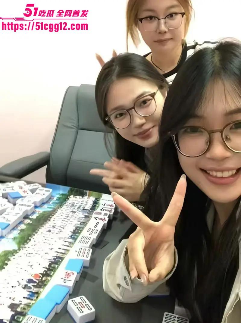 广州美术学院 王语汐 酒店开房第二弹 跪舔深喉到呕 黑丝骑乘榨精 反差骚母狗彻底暴露! 图6