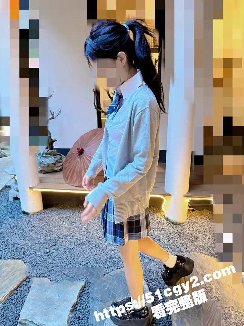 海角 意淫自己妹妹 新作 酒店爆操JK萝莉妹妹 后入骑乘无套内射白虎嫩穴 图2