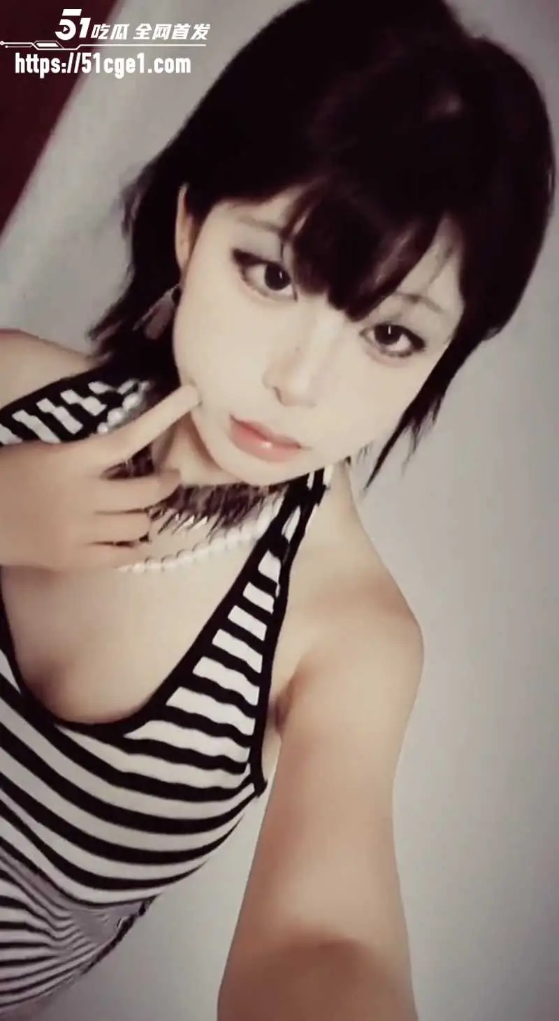 微胖嫩妹 性爱私拍 肉感酮体与肥美嫩穴被大佬无套开发 口舌承精骚浪至极! 图1