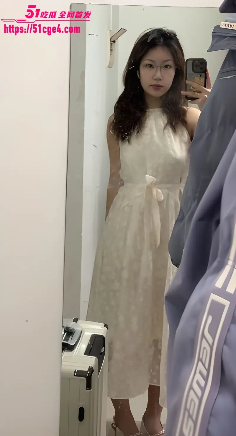山东女老师私拍被曝 深喉舔屌口技高超 性感酮体被肆意玩弄 销魂淫叫蚀骨入心！ 图4