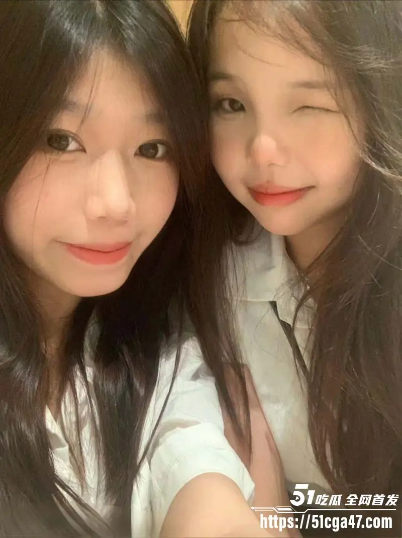 高颜值清纯大一学妹 被精神小伙男友调教全裸出镜 脱下JK水手服沦为母狗发情自慰! 图1