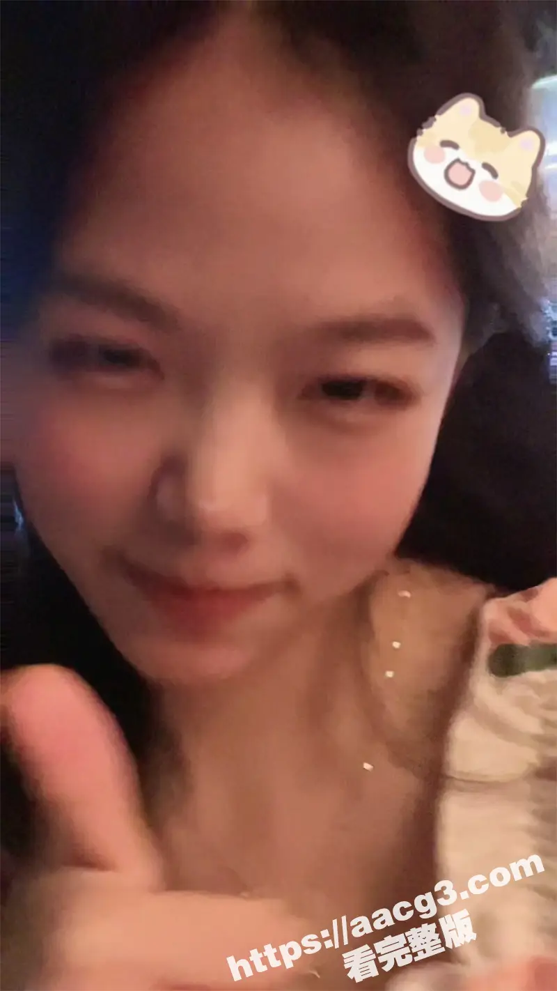 抖音嫩妹女神鬼鬼 小号名小鬼 贫乳反差婊口活一流 外表清纯内心淫荡 私密做爱视频流出 图3