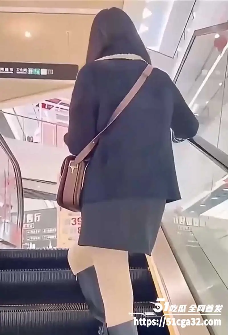 瓜友商场试衣间偷操清纯小姐姐 口交后入超刺激 回家继续打桩爆操 小骚货被操到求饶直喊爸爸！ 图1