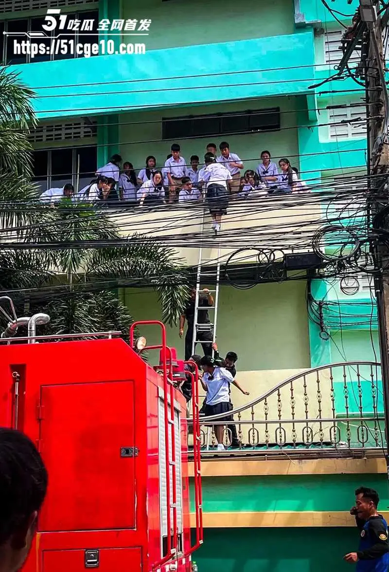 泰国突发校园枪击惨案 学生弑祖父母入校屠杀 开26枪8人遗憾毙命 图1