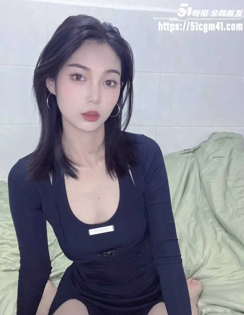 大三母狗 乔知微 私密自拍 大秀雾浴媚姿 水流冲刷粉嫩乳尖 尽显浴间春色! 图2