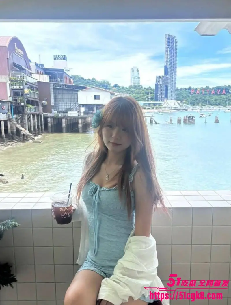 香港学生 高乐宜 不雅视频泄密 醉酒被兄长强上 粉嫩逼紧致异常 群P内射淫水四溅! 图4