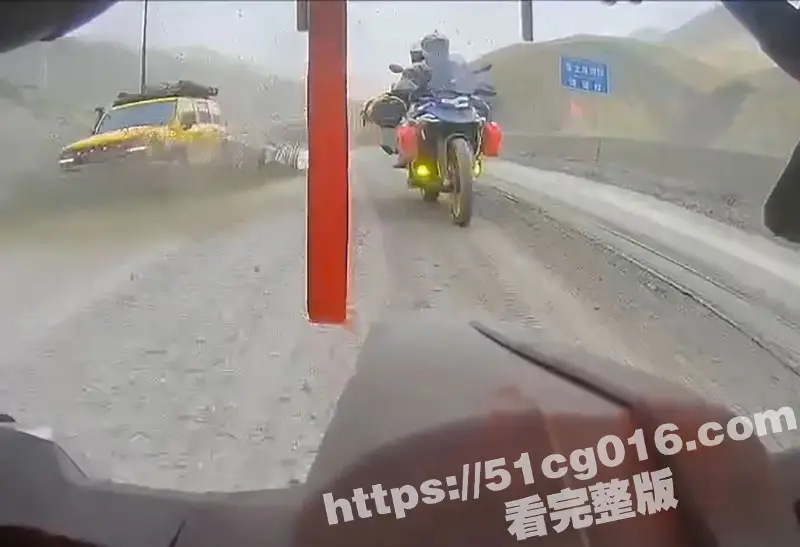 坦克300女车主在219国道故意溅摩托车一身泥!被截停后拒绝下车 还委屈哭着寻求民警的保护! 图5