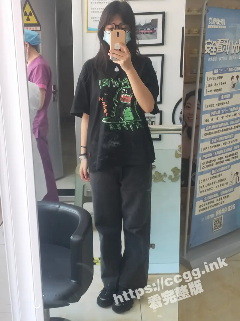 在校眼镜学生妹 被金主包养 舌钉乳钉外纯内骚菊花已开 露出自慰反差无比！ 图1