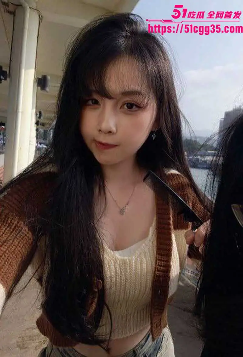 香港大奶学生妹 紫晴 情侣私拍泄密 嫩到滴水的反差小妖精 被渣男调教成极品母狗 露脸舔屌蹶肥臀挨操！ 图3