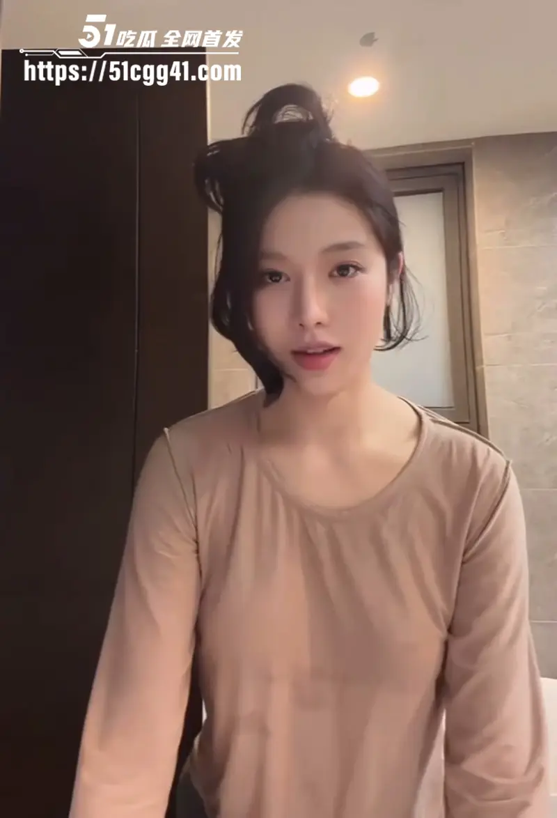 抖音最新闪现露点合集 擦边骚货们真空开大 粉嫩爆乳狂闪不停 流量女王集体走光！ 图5