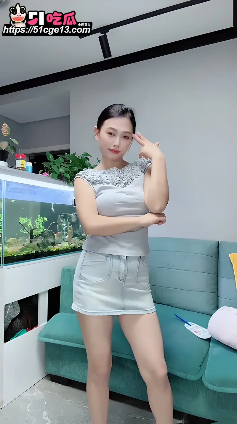 快手网红 双双呀 定制福利合集 身着情趣丝袜骑乘自慰抽插 镜头特写模拟口交淫靡到爆 图3
