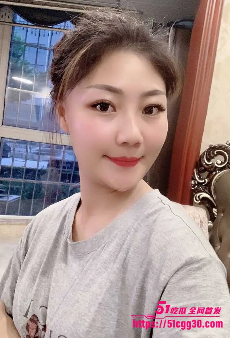 广州美艳人妻 刘钰莹 约炮录露脸做爱视频被曝光 全裸劈腿挨操大奶狂摇 双眼迷离尽情享受偷情刺激! 图2