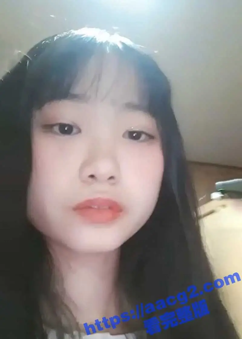 假经纪人以高薪模特职业为诱饵 诱骗高颜值短发清纯学生妹脱光展示娇嫩躯体 掰开嫩穴自慰表演淫戏 图3