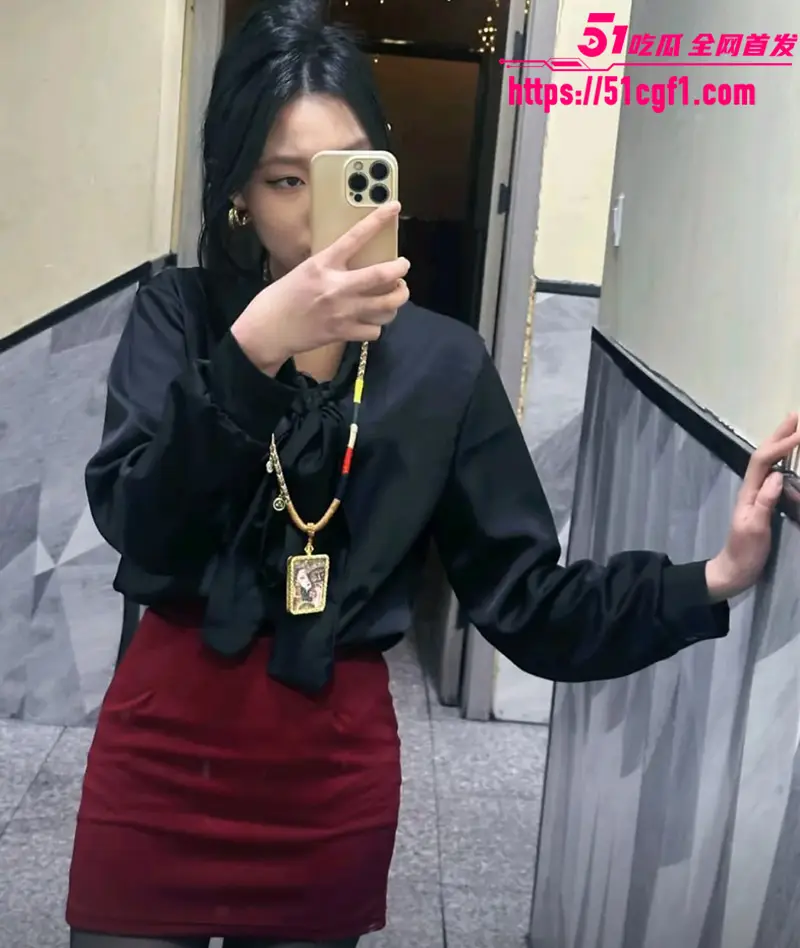熊岳火车站黑丝高跟鞋一打二 丝毫不落下风 正妻抓小三 三女当场撕逼大乱斗 图5