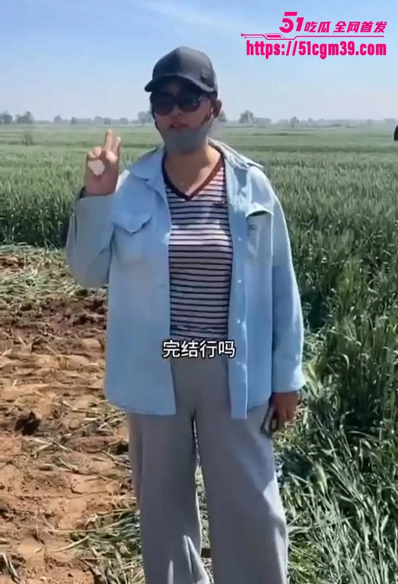 猎奇风俗 配阴婚现场直击 家人手刨黄土塞衣裳 逝人男女同框透诡异 图7