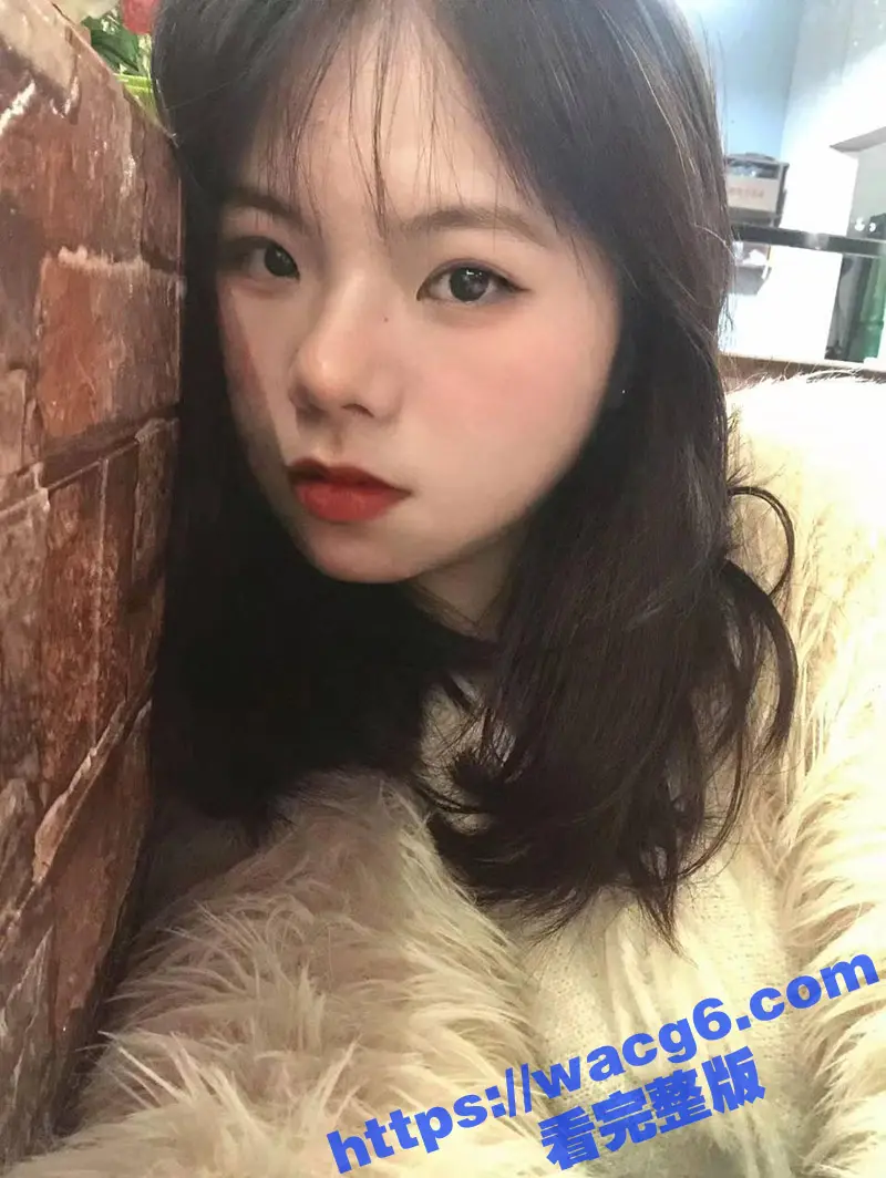 梅州叶塘中学刘梓焰 上高三的清纯学生妹 巨乳翘臀身材傲人 私下也是个骚母狗 自拍揉奶勾引网友来干她 图1