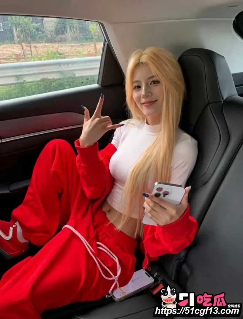 快手精神小妹 木子姥姥 早期打架视频被扒 满是剧本痕迹 吃了流量还想抹去黑历史? 图5