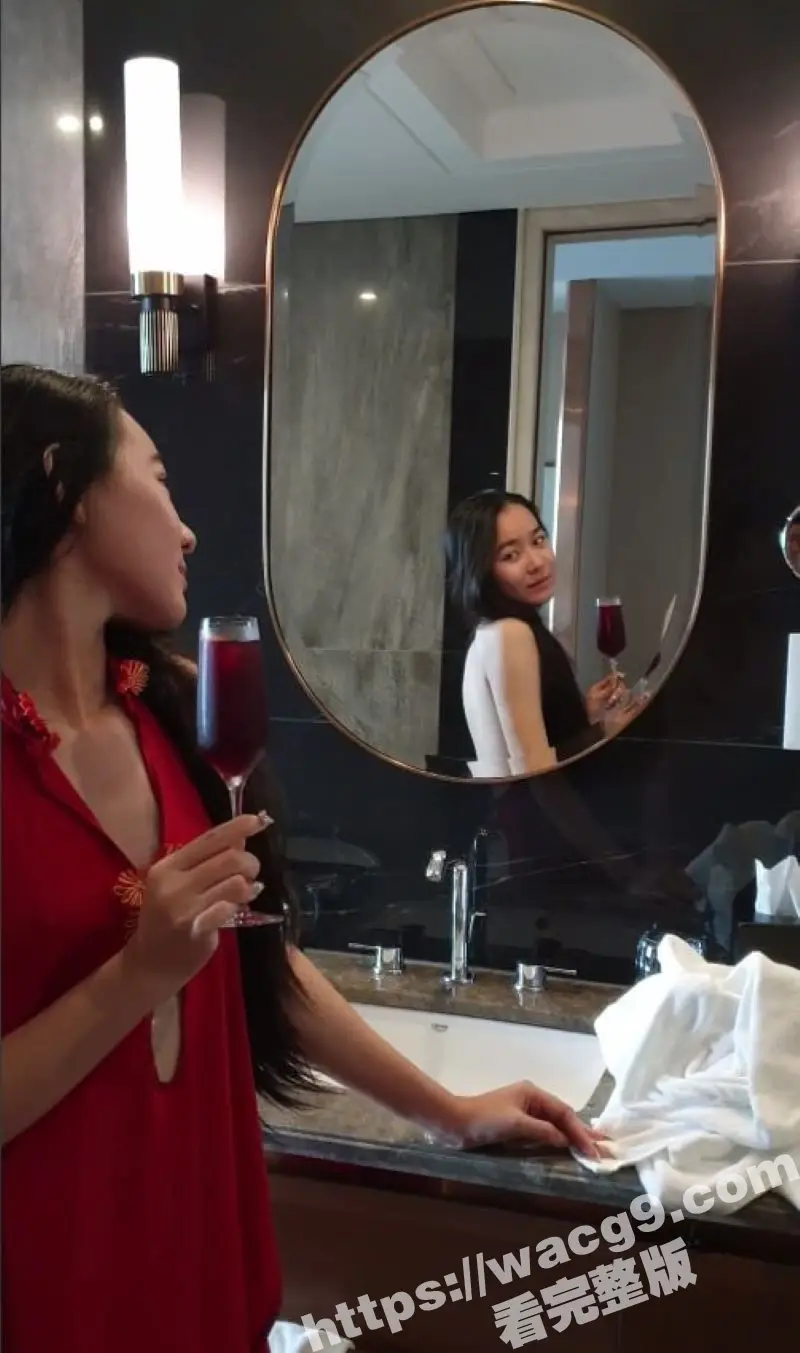 越南骚浪眼镜妹 MEly 户外露出 露脸私拍随意拿捏不在话下 其风骚程度一般人都比不了！ 图1