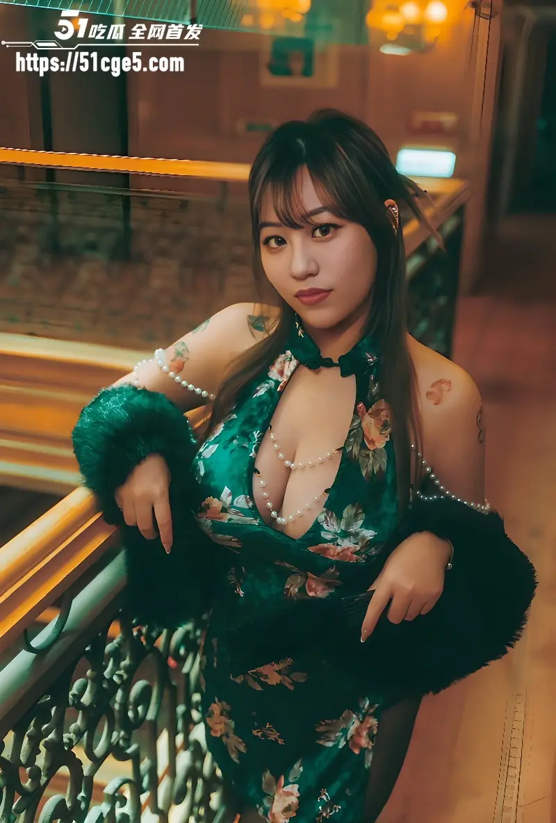 外网巨乳模特 私拍洗澡揉奶视频 遭男友低价售卖 超绝G杯大到一只手抓不完! 图2