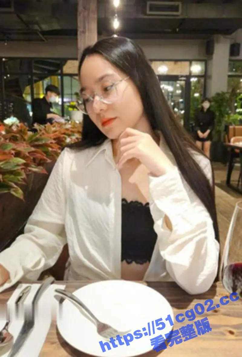 露脸才是王道 香港苗条眼镜御姐melyll私拍 与男友家中性爱自拍啪啪 无套骑乘叫的骚! 图1