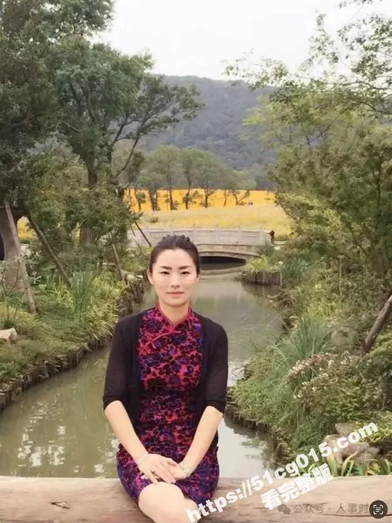 史上颜值最高的美女官员落马!江西浮梁市监局局长 李彬 被双规!偷情视频曝光 原来美女局长是靠骑上去的 图9