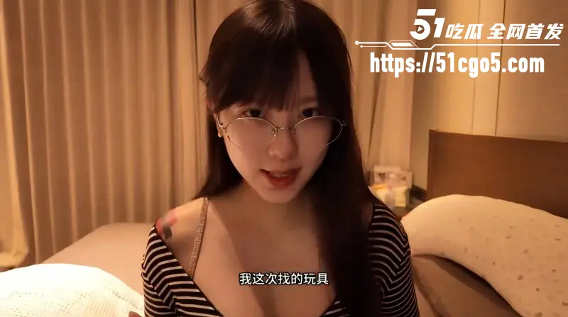 性爱女讲师 卯哥 亲身玩具测评 扣扣机疯狂攻击G点 爽到现场尿失禁! 图1