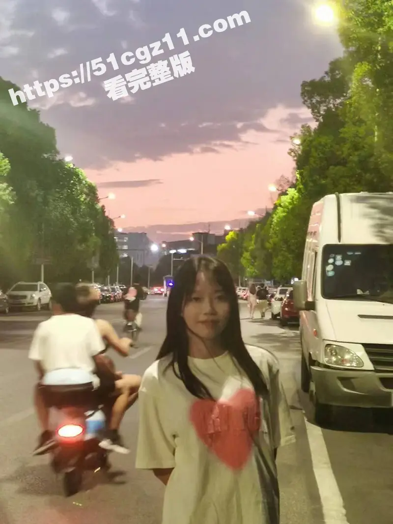 贵州民族大学学生妹张语佳 大学三年被男友白嫖三年 还把性爱视频给兄弟们分享! 图1
