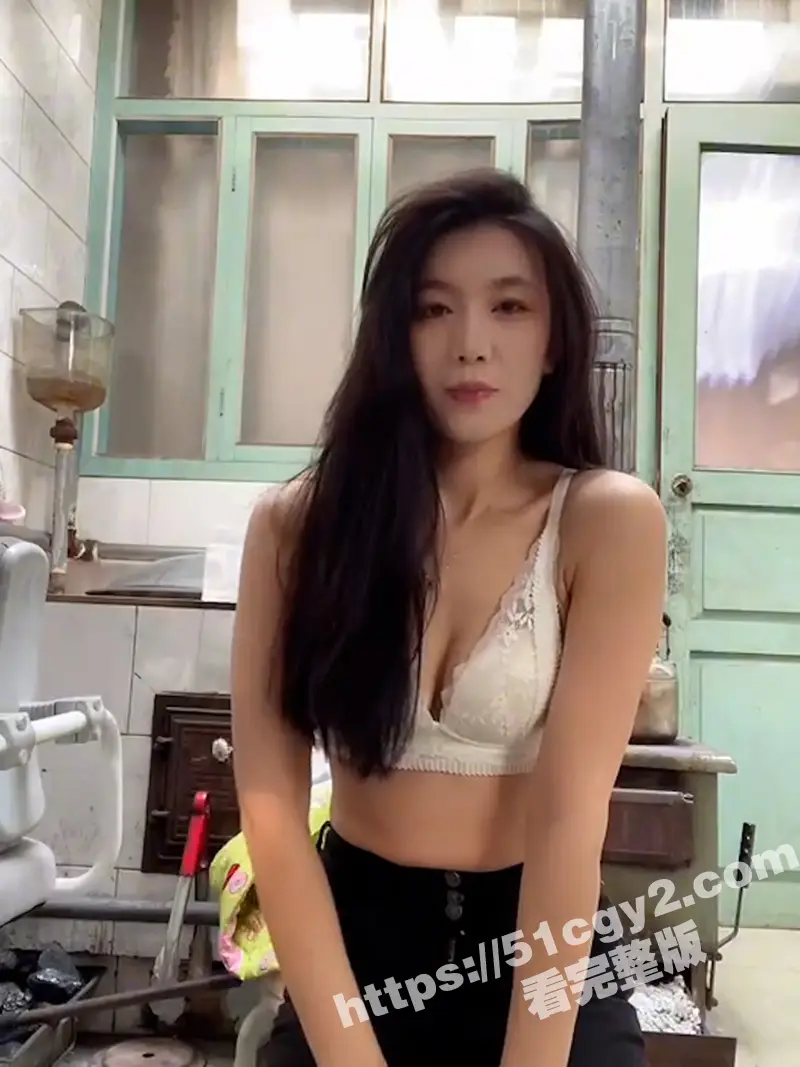 莱州沙河王木木烧烤店老板娘 被调教裸聊自慰视频流出 电动吸水泵人称喷泉小镇! 图3