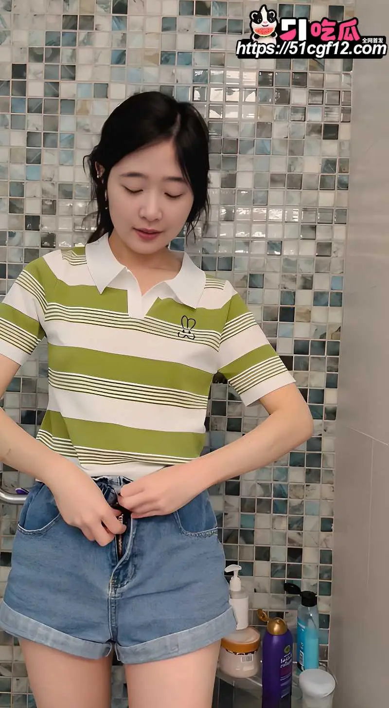 高颜值嫩妹 Cozykorean 福利私拍 浴室全裸湿身诱惑 白虎嫩穴假屌自慰 高潮表情诱人! 图1