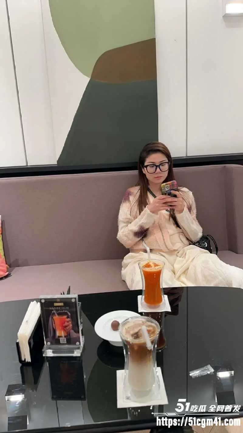 重庆气质拜金御姐 约炮榜一金主 酒店化身骚货 翘臀后入狂干淫靡不堪！ 图4