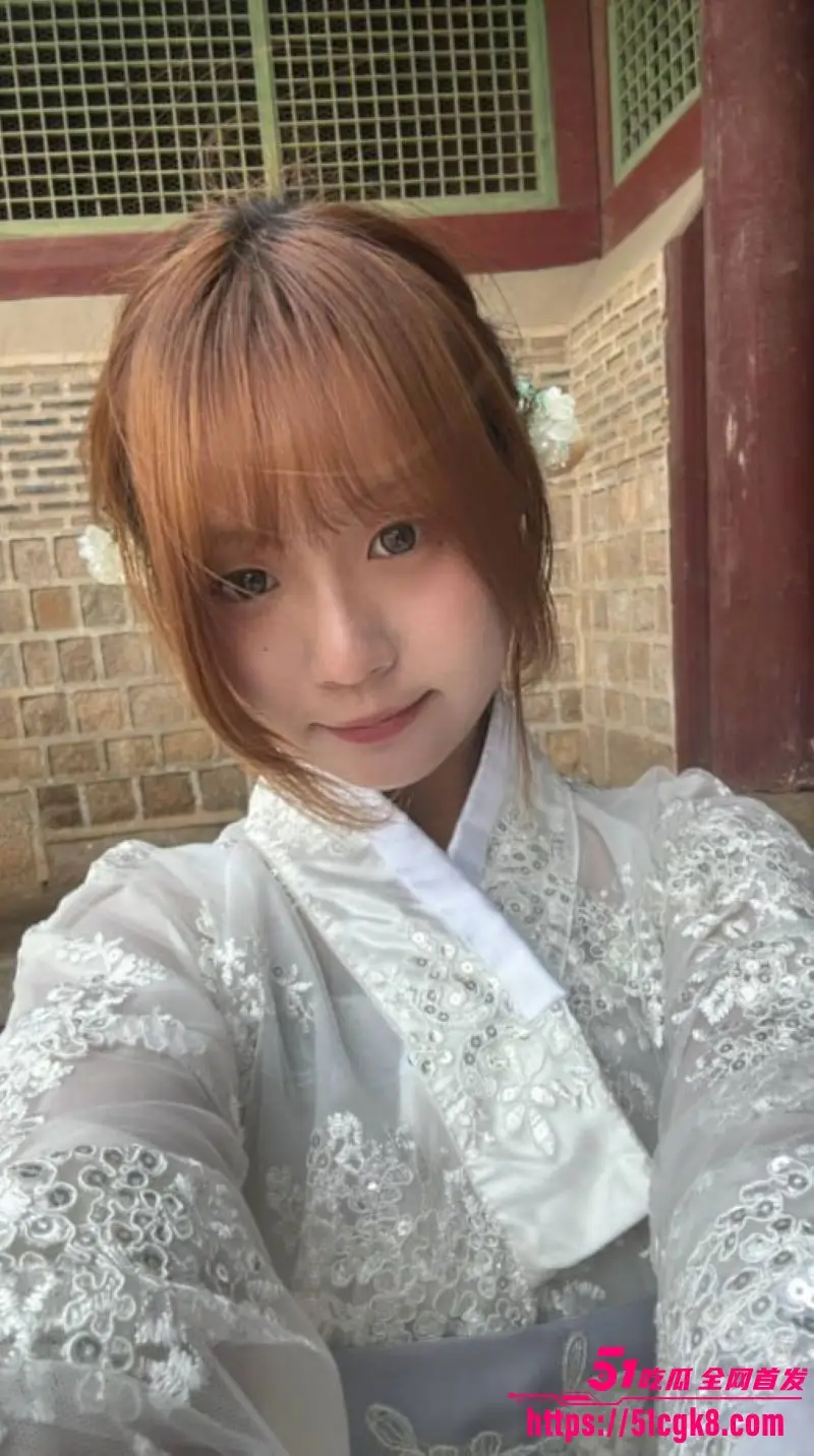 香港学生 高乐宜 不雅视频泄密 醉酒被兄长强上 粉嫩逼紧致异常 群P内射淫水四溅! 图1