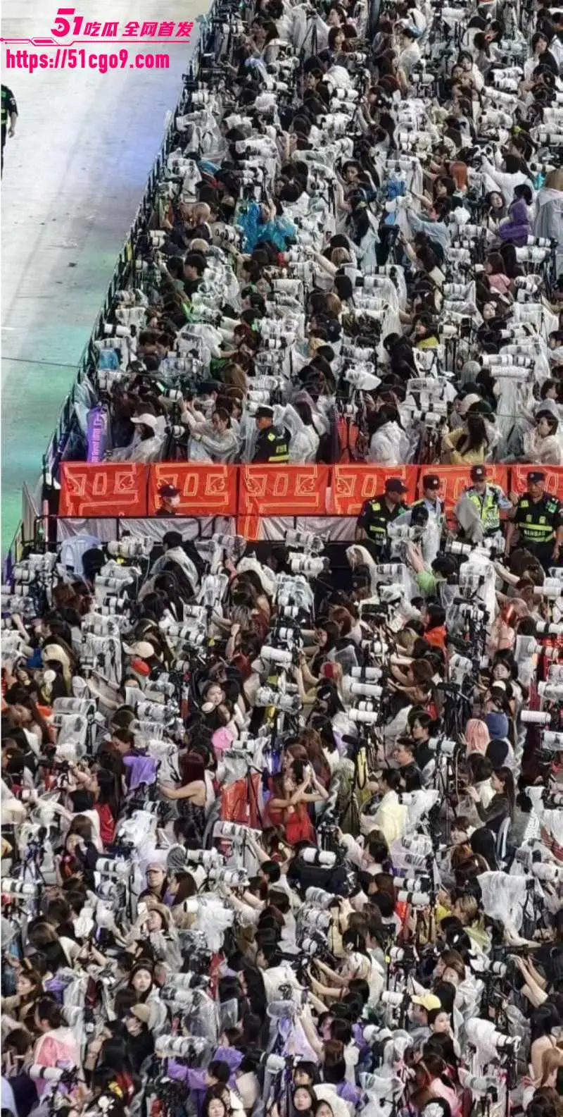 时代少年团 上海演唱会连开四场 全国空降粉丝占领徐家汇 AI恶搞宋亚轩视频爆火! 图7