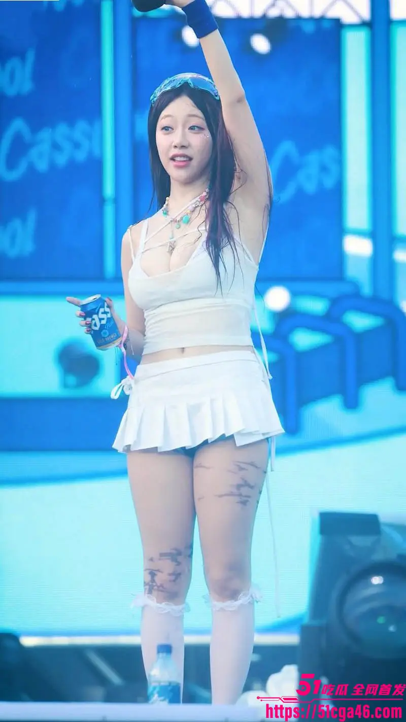 韩国人气女团成员 JEEWON 演唱会惊现露点 低胸装难遮爆炸巨乳 粉嫩乳晕成功收获流量密码! 图6