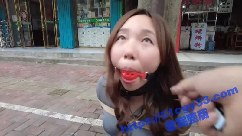 绳艺大师 晓鹿 菜市场激情调教 少女龟甲自缚 户外口塞露出 路人纷纷侧目观看! 图4