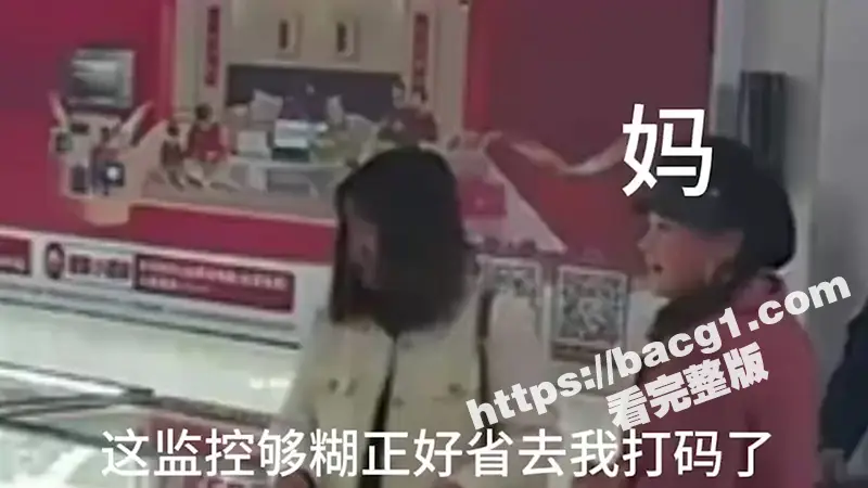 湖南桃江县小三闯入移动营业厅避难 众人大闹逼其现身 欲将小三揪出店面 最终被警察叔叔带走 图5
