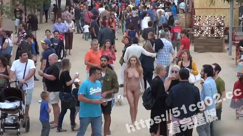 大洋马真开放！美女在闹市街头露脸全裸露出游街 给路人免费看了一场真人裸体大秀表演 图6
