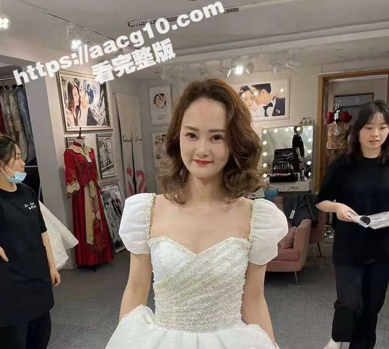 沈阳中介人妻王僖芬 傲人身材性感骚妇 上班出轨与客户约炮 回公司还要陪睡开发商 多人群p无所不能 图1