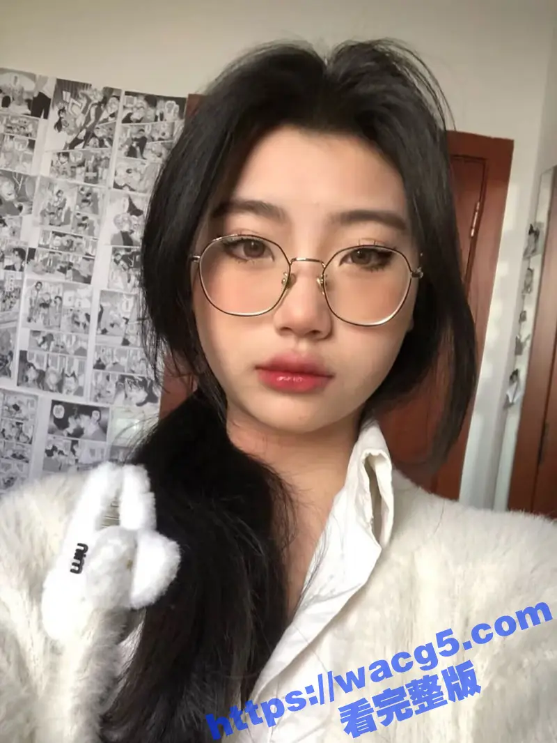 终极反差女教师 巨乳微胖蜜桃臀 穿着黑丝崛起屁股等着大屌插入 瓜友们是不是戴眼镜的都这么反差啊? 图4