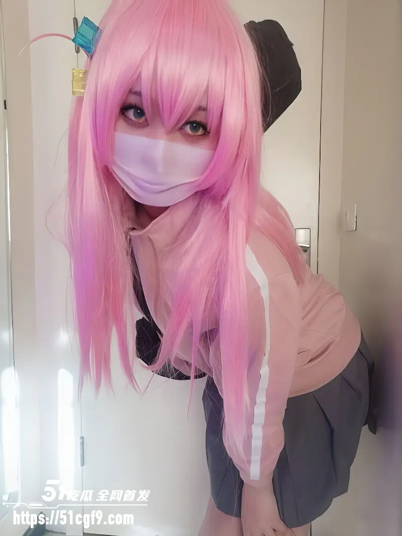 成都学生妹 王晨 裸聊录屏 身穿白丝制服揉奶扣穴 淫骚姿态拉满看完梆硬! 图1