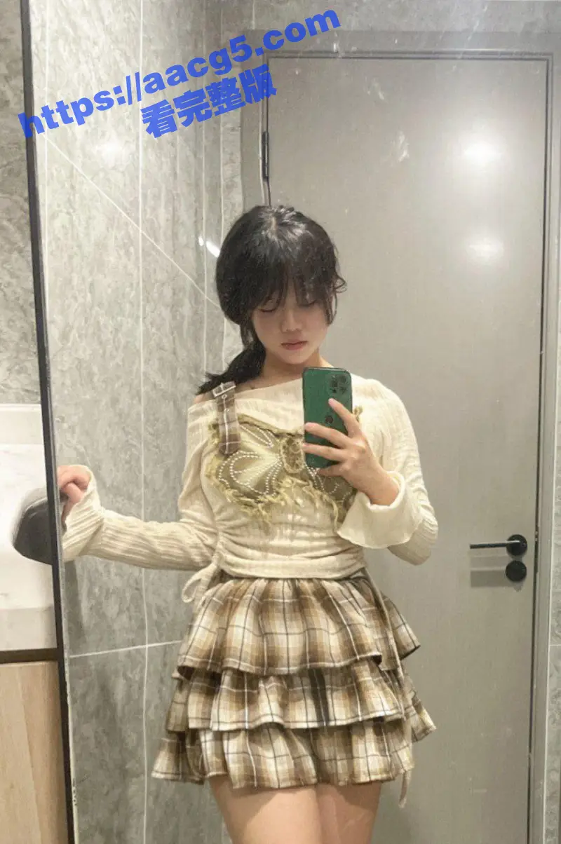 高颜值清纯嫩妹 大力猛烈抠穴自慰 阴毛乌黑浓密性瘾强悍 淫水荡漾娇喘不断! 图3