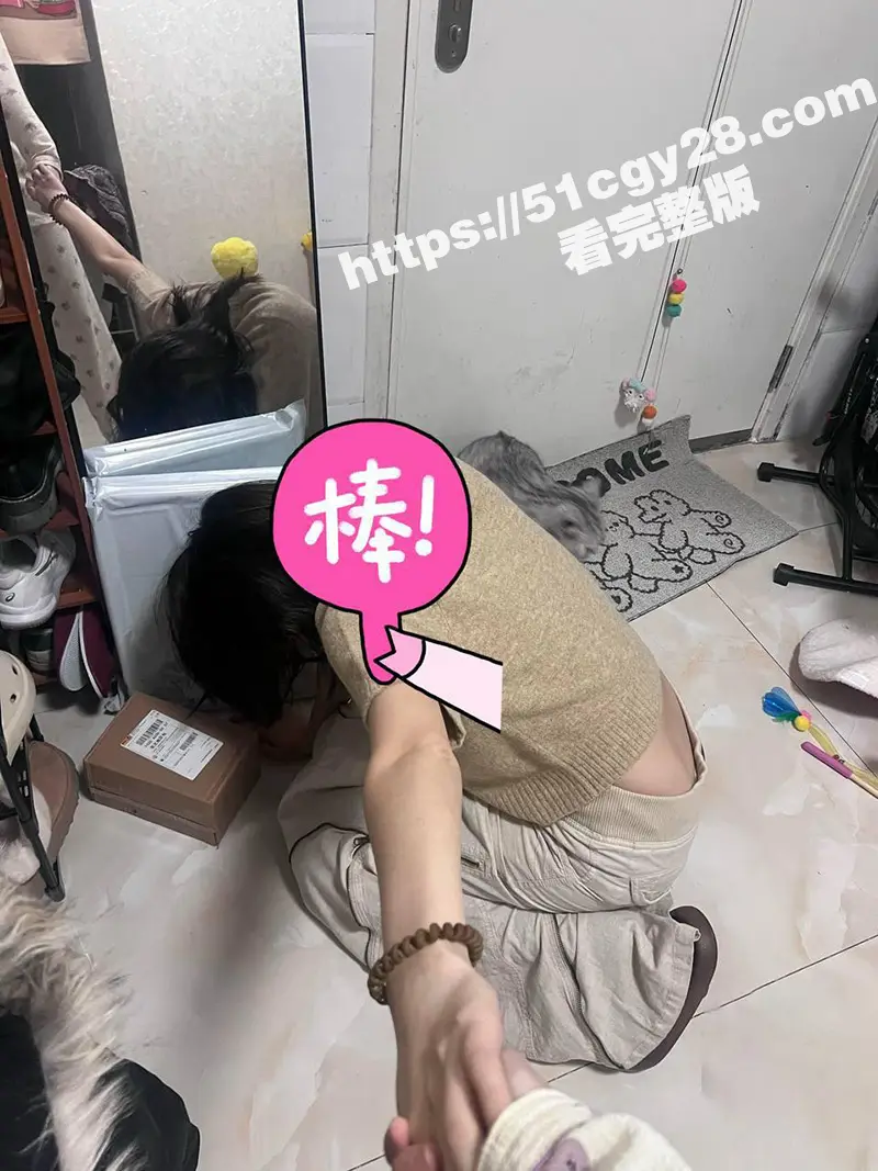 海角乱伦大神 39岁大屁股妈妈30岁堂姐 终于在堂姐醉酒状态 进入了堂姐的骚逼 但是过程堂姐醒了！ 图6