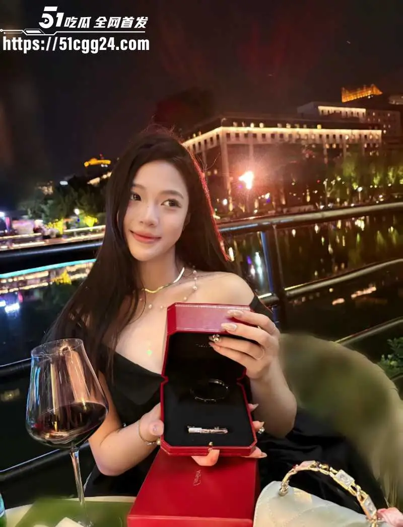 顶流男星 檀健次 司晓迪事件后再曝黑料 被新人女演员 刘一诺 公开恋情 单身人设彻底崩塌! 图2