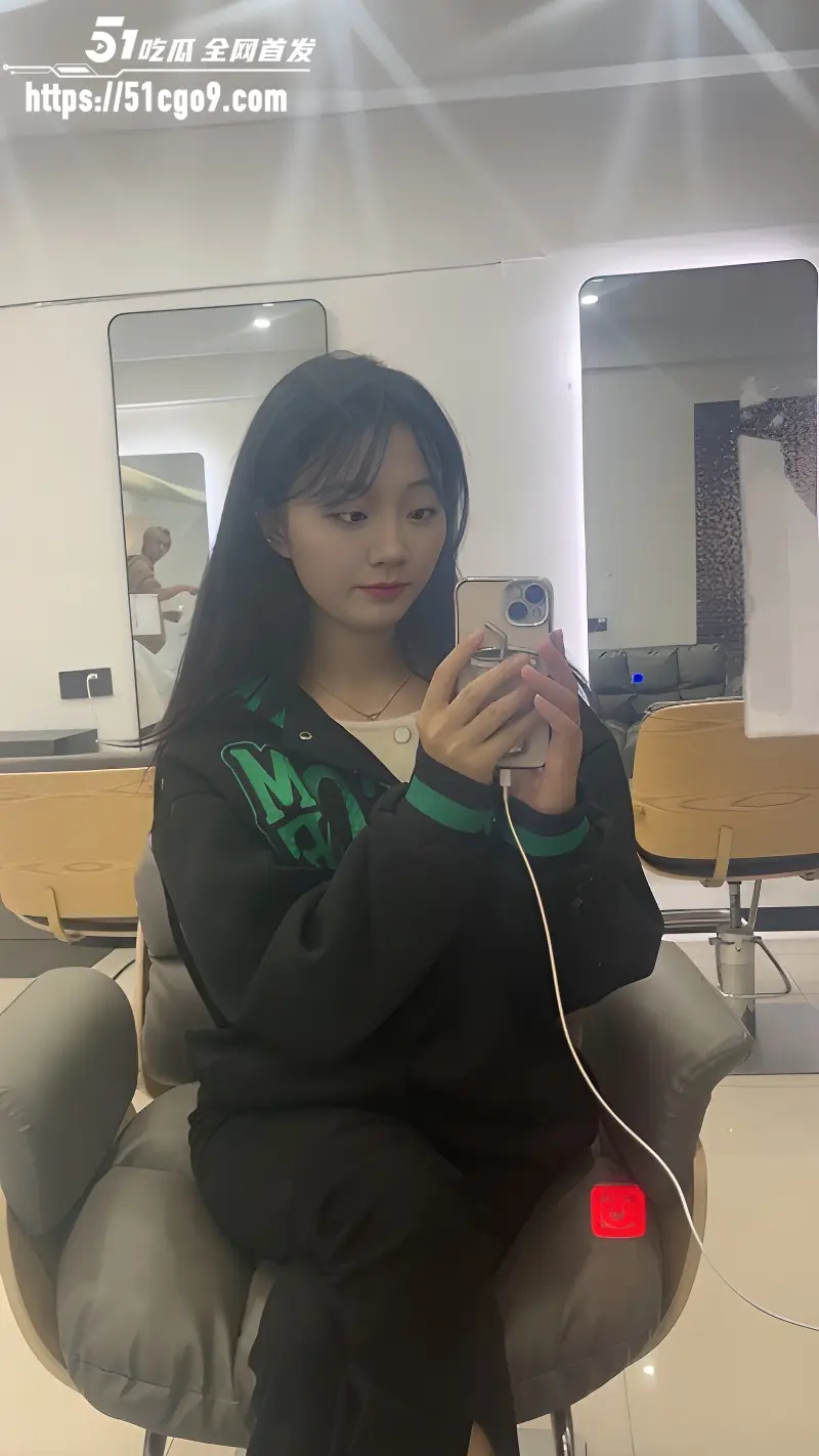 苏州汉服妹子 偷情视频 跑到隔壁骑乘朋友大屌 大屁股猛摇不停 真不怕老公发现吗? 图3