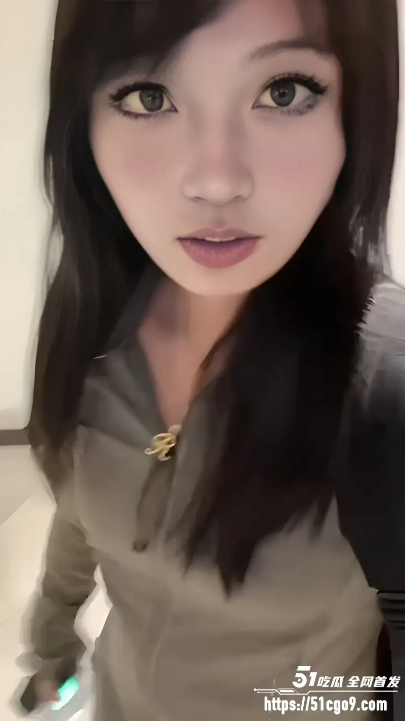性奴母狗 被主人开发双穴 边后入边用水晶棒爆插后庭 菊花被操的肠液外流! 图1