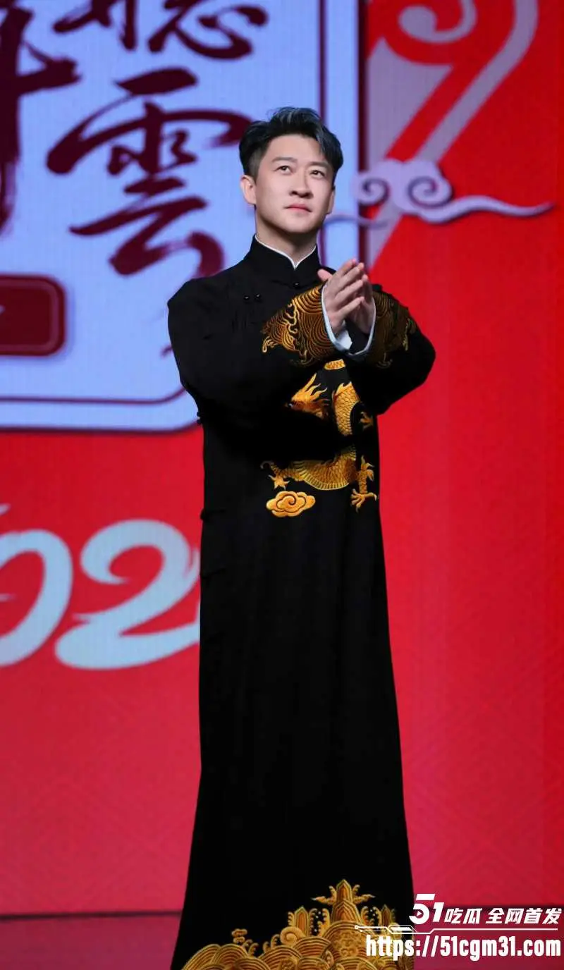 德云社大弟子 曹云金 不雅行为惨遭偷拍 路边放尿车内激吻 私生活混乱形象再次雪崩! 图5
