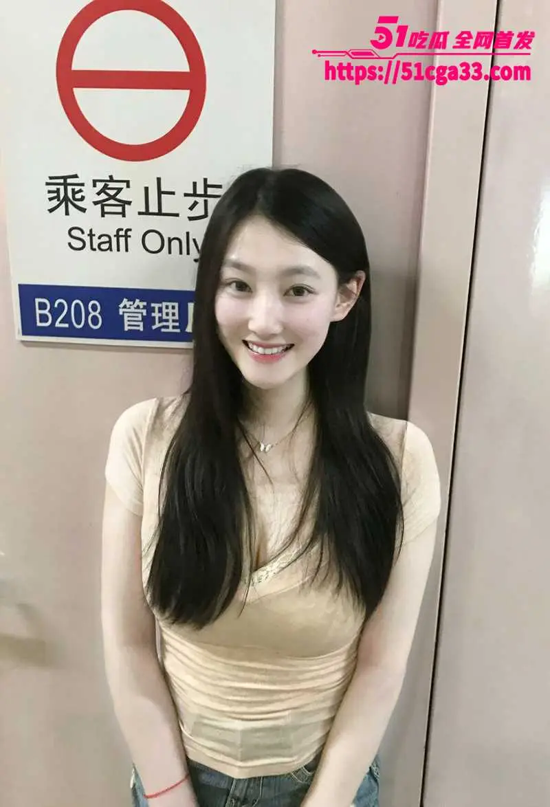 湖南抖音网红 爱被调教 大尺度自拍合集流出 清纯大学生肌肤白嫩 丰乳翘臀淫骚自慰 各种露奶反差到爆! 图2