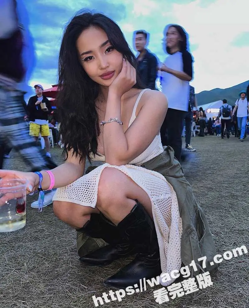 满洲里酒吧结识极品少妇御姐 趁她老公不在偷溜去家里偷腥！口活绝佳 小穴湿软爽翻天！ 图1