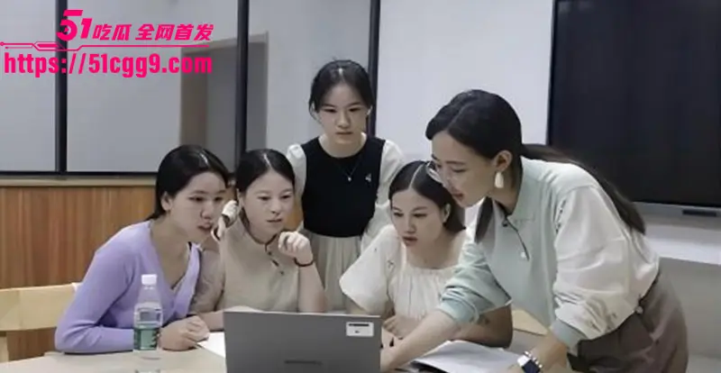 华中科技大学反差婊 刘婷婷 性爱视频流出 小骚货床上淫荡爆表 主动骑乘狂扭被男友无套爆操! 图4